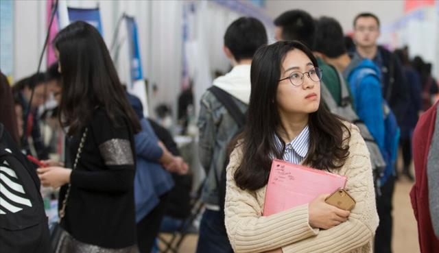 教师|毕业生自嘲是“网课一代”,工作还没找到,校招已面向23届的同学