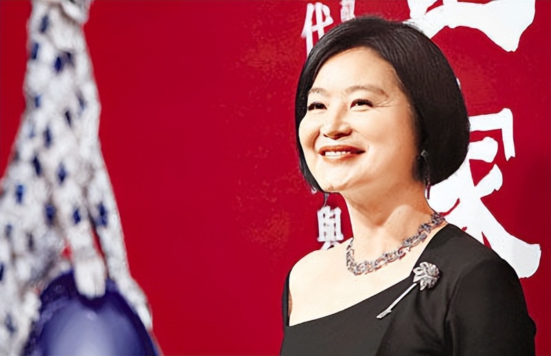林青霞|“潇洒贵妇”林青霞：18个佣人10只看门狗，厨师仅4年满头白发？