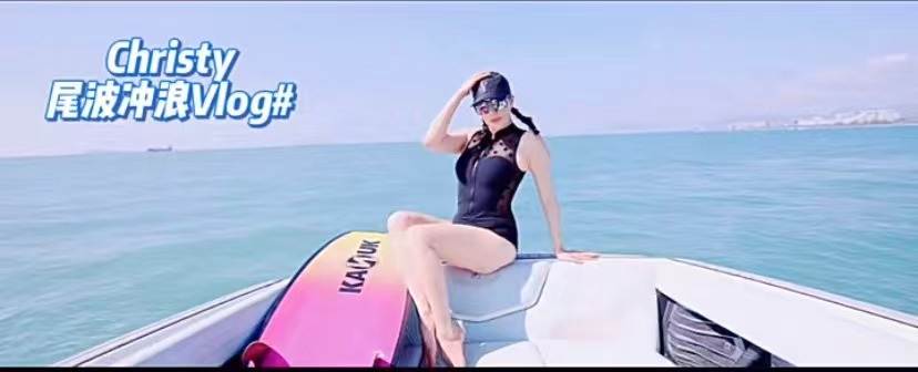 钟丽缇|51岁钟丽缇带全家冲浪，俩女儿穿泳衣变身腿精，与继父猜拳关系好