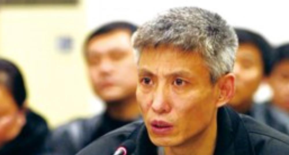 2003年,刘涌在殡仪馆受刑时面色平静,被火化后其妻抱着骨灰痛哭