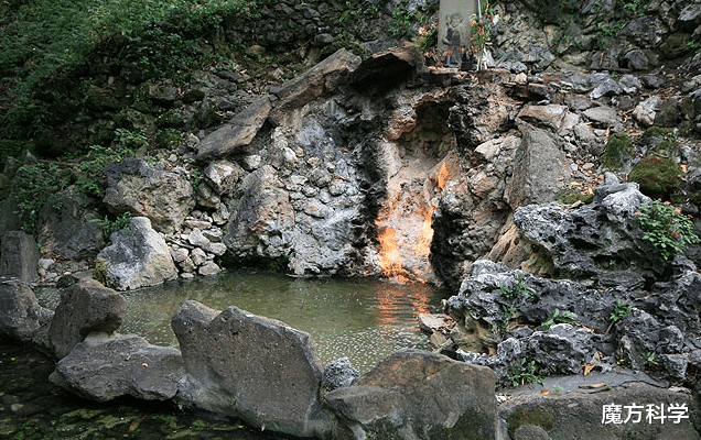 地球漏了?日本“神秘水柱”日夜喷射16天!地震、火山爆发前兆?