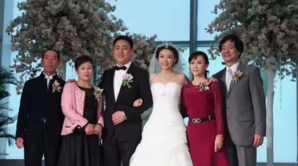 濮存昕|濮存昕女儿濮方：倒贴50万下嫁到东北农村，结婚10年被丈夫宠成宝