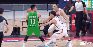 广东男篮|102-90！广东男篮轰然倒下，3人遭驱逐，创4大纪录，两队险酿冲突