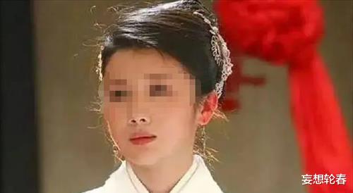 女寡妇在苞米地偷情,遭路人偷拍面红耳赤