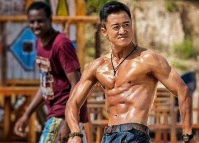 张涵予|男演员拍戏还要穿肌肉衣?任嘉伦极力“挽尊”,张涵予惹争议