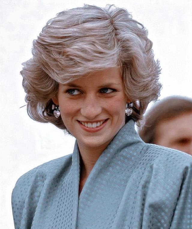 发型 发型有多重要?戴安娜长发似平民媳妇,剪短头发后气质大变成经典