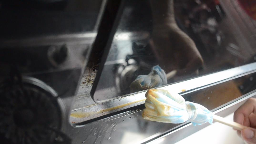 油烟机脏了别拆下来洗!学聪明人的做法,实用又方便,建议看看