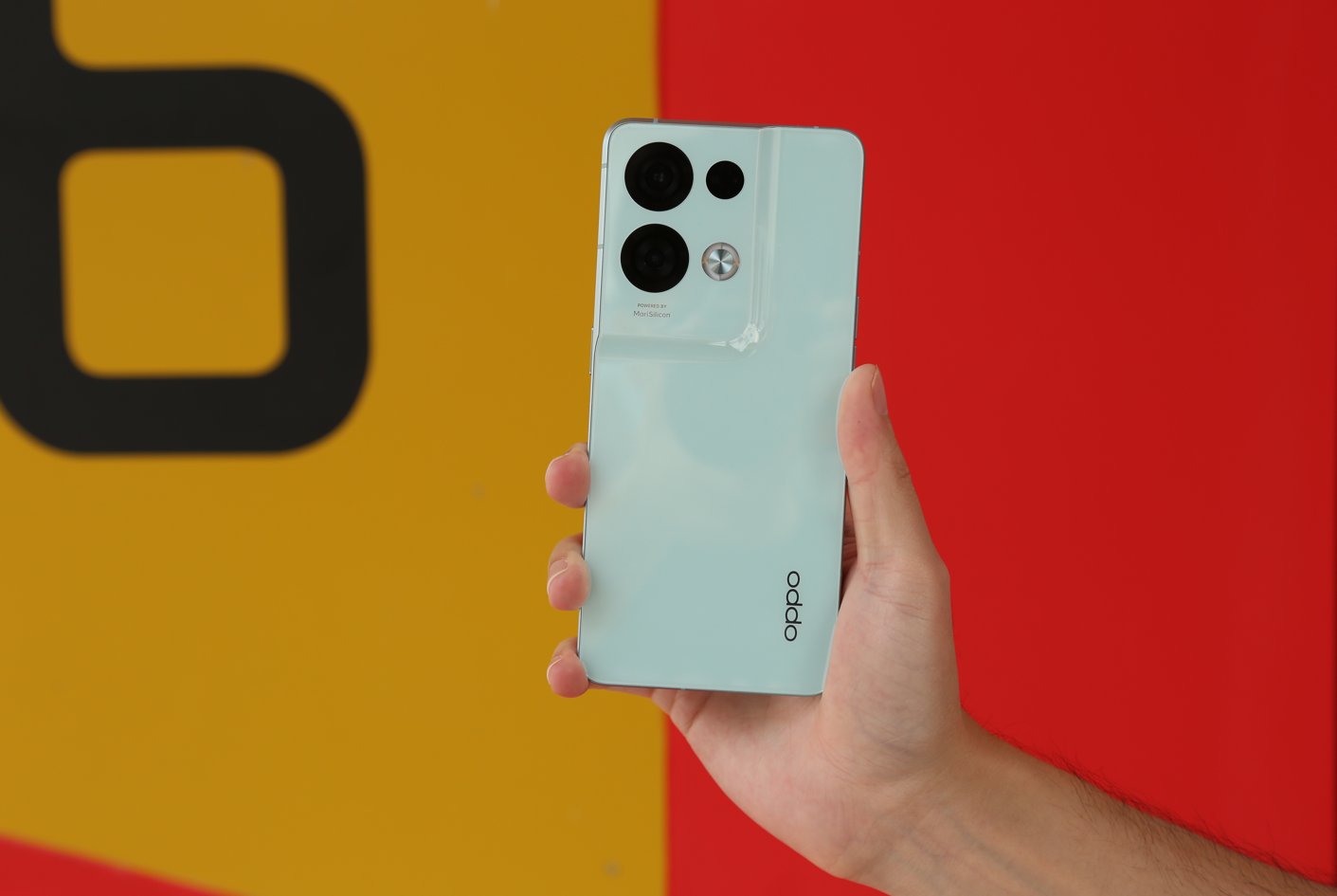 oppo reno|颜值党大爱！流云双镜+直角边框，Reno8 Pro+质感手感皆是上乘