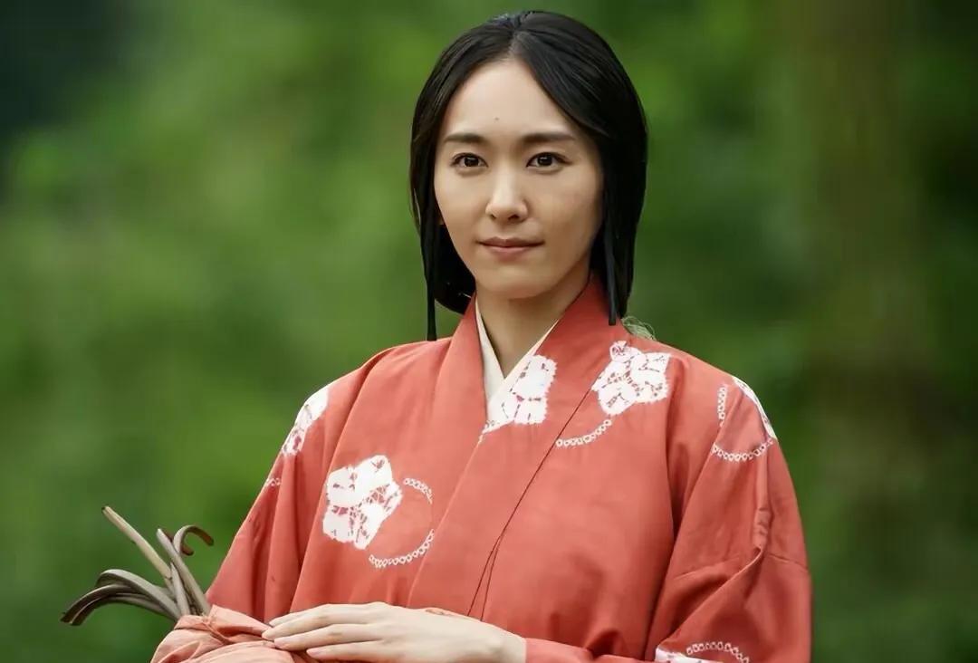 吴倩|新垣结衣变大婶、吴倩干瘪、郭碧婷浮肿认不出，结婚堪比“毁容”