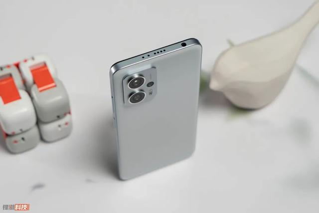 图赏：Redmi Note 11T Pro+奶盐白，颜值满分