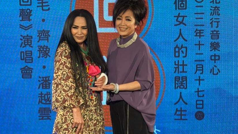 潘越云|64岁知名歌手潘越云出意外！左手变形严重骨折，半个月仍没痊愈