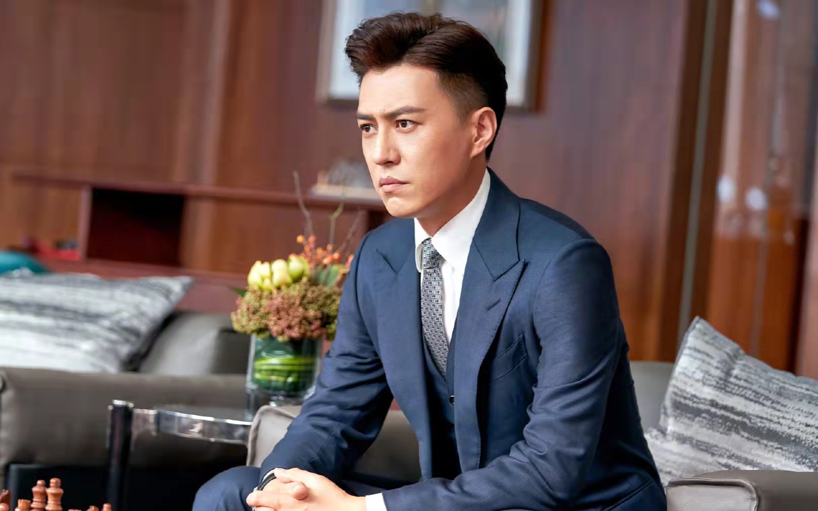 靳东|靳东辟谣剧组欠薪!怒斥造谣本末倒置,事件反转爆料人被扒曾入狱