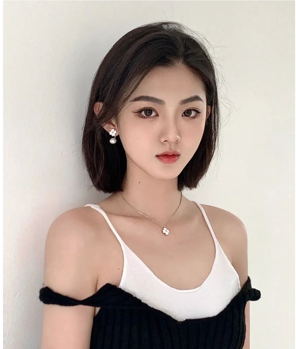 穿衣搭配 当下流行什么发型？剪短烫卷是主流，看看美到你了吗