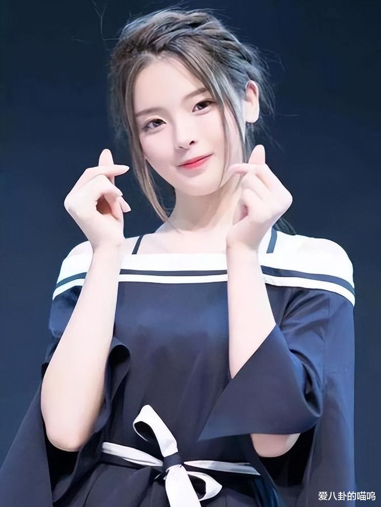 杨超越|“逆天改命”杨超越，厨师揩油、机器搅手，大明星也有艰难的过去