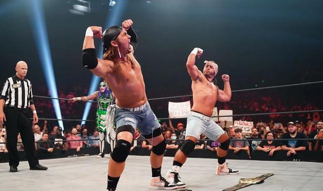 wwe|疯人院长：我在AEW很开心，不想回归WWE！前冠军示好老麦发冠军照