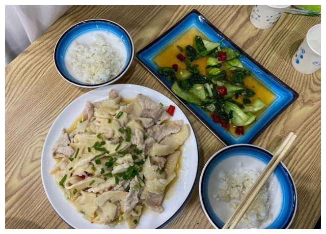 西藏|两个妹子自驾西藏一个月,吃住加油共花费7000多,贵了还是便宜?