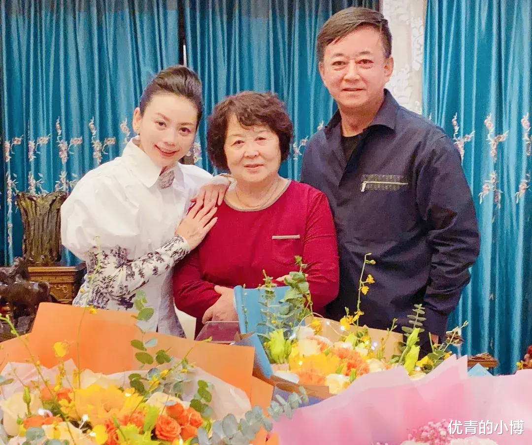 朱军|知名主持人58岁朱军现身晒书法，素颜浮肿沧桑朴实接地气