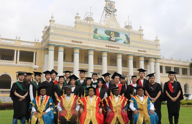 哈佛大学|全球最难考的大学“前三名”，哈佛勉强上榜，第一名位于亚洲南部