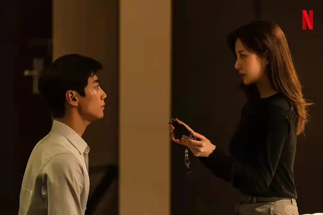 宁德|Netflix《解禁男女》谁能拒绝“狗狗”男友?猎奇视角看爱的三角理论