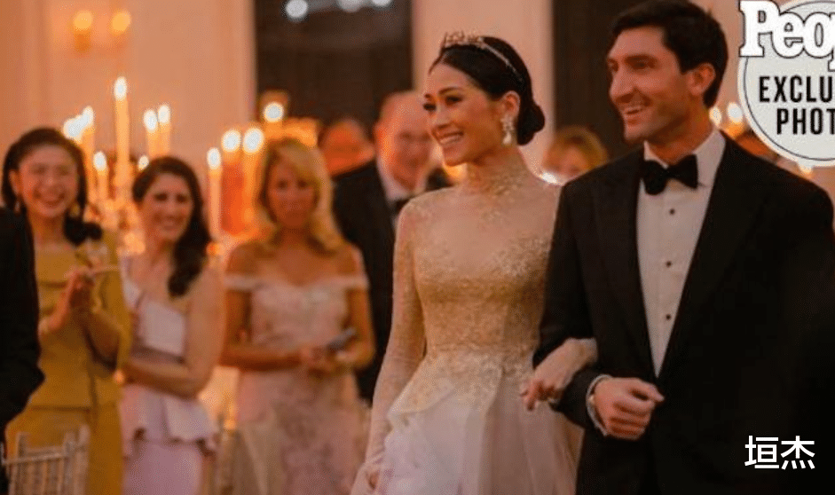 冻龄|“婚纱女王”王薇薇：坐拥40亿身家，72岁冻龄，牵手小鲜肉引争议