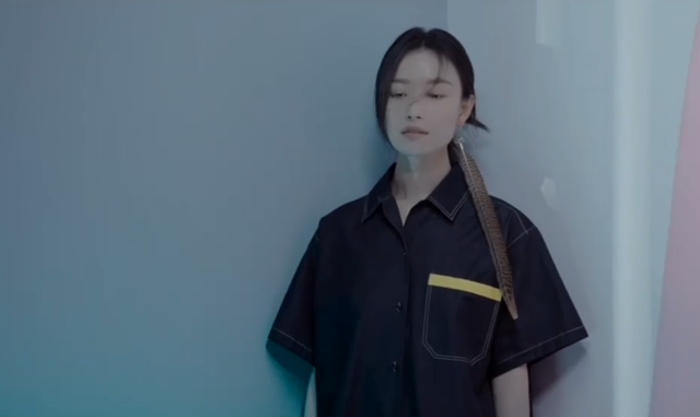 倪妮|倪妮的近况曝光，素颜现身状态好，不惧头发凌乱，大片显气场