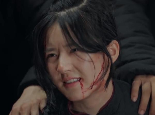 赵露思|《胡同》赵露思演技过关，但人设太尴尬，妆容也让人很出戏