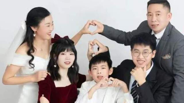 孙卓|孙海洋给大家送新年祝福，穿卓宝送的衣服美滋滋，被调侃焊身上了