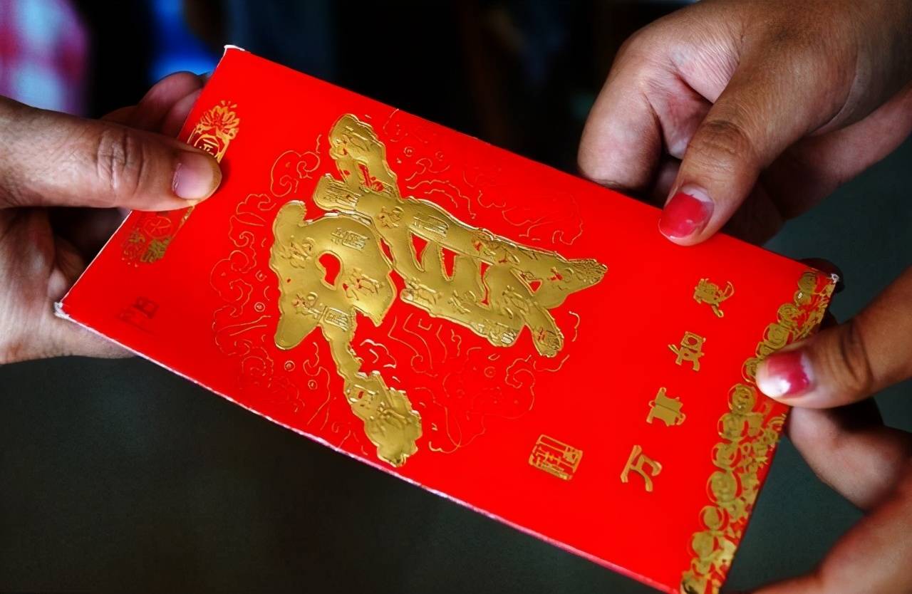 小伙邀请全村吃席,入席不到8分钟被“群轰”,礼金也不要,为啥