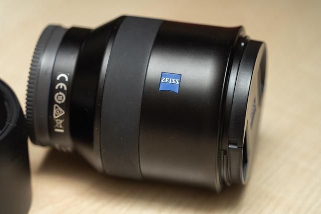 索尼微单镜头除了橙标G大师外，这个蓝标也不差：Batis 85mm f1.8