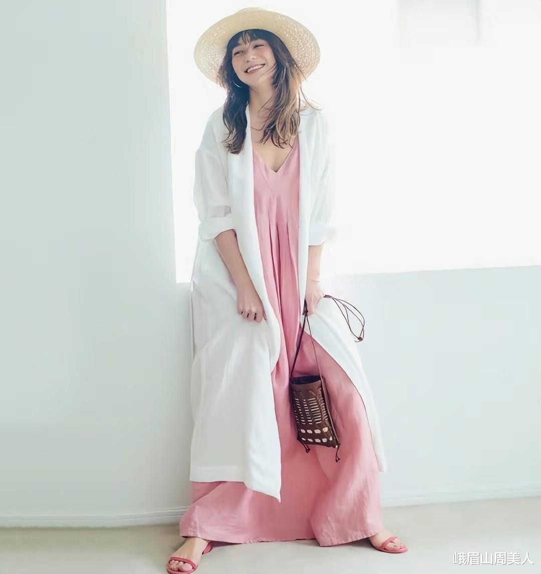 放弃“中国大妈式穿搭”吧！瞧日本主妇这样穿，是有多高级洋气