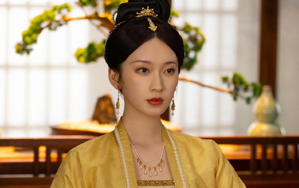 刘令姿|3位女爱豆的古装造型，卿卿日常刘令姿圈粉，长月烬明女三号漂亮