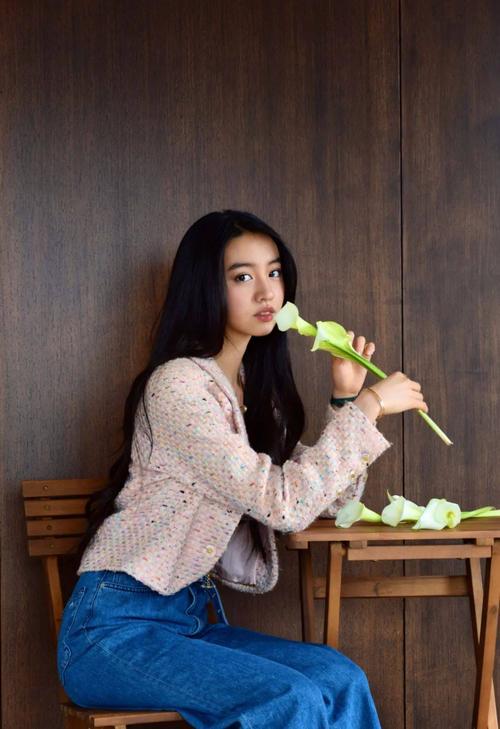 木村光希|19岁木村光希穿泳装大秀好身材，前凸后翘超有料，回眸一笑百媚生