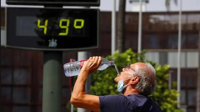 异常!格陵兰岛3天融冰60亿吨,居民热到穿短袖,地球究竟怎么了