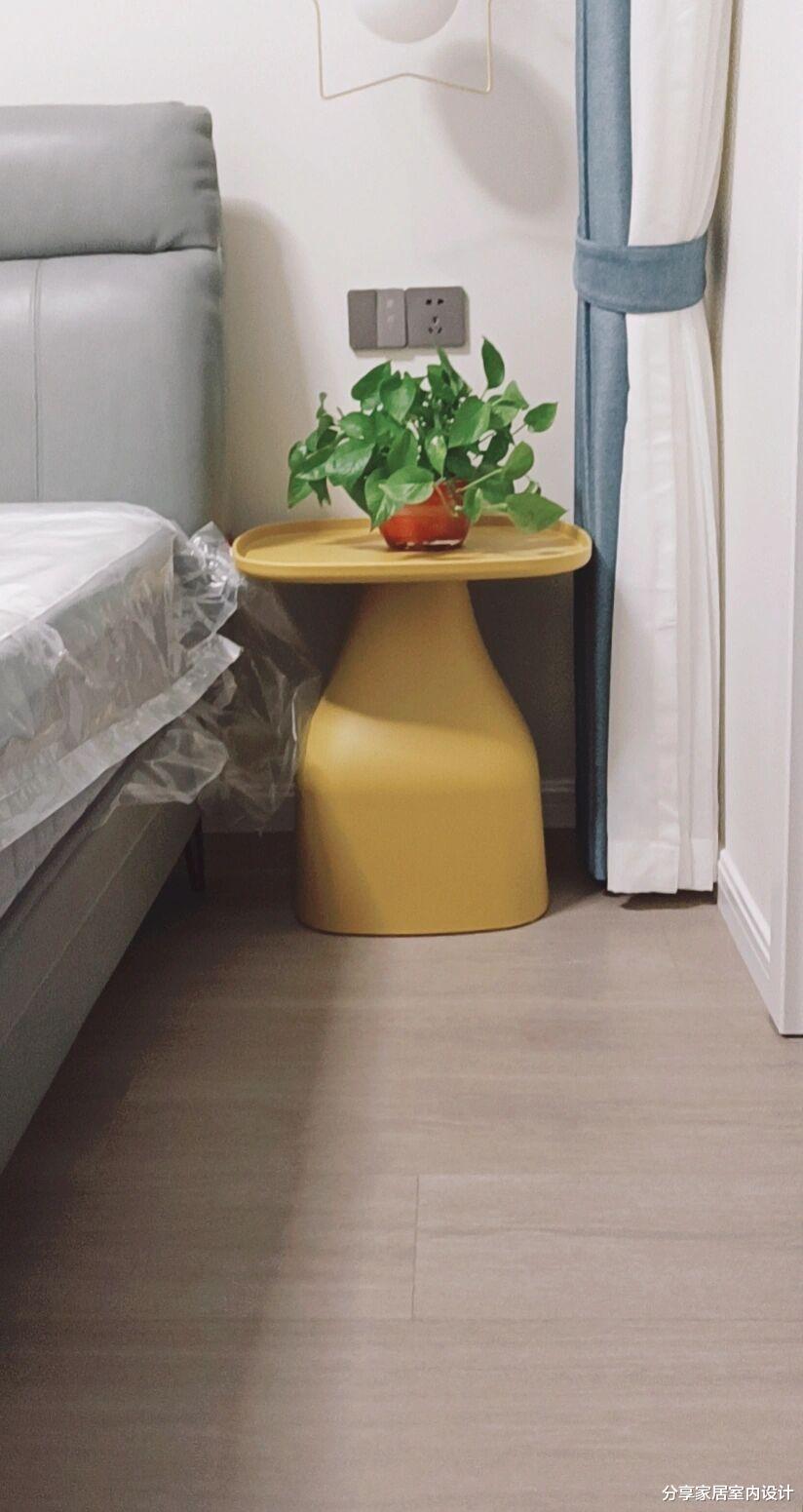 新房装修完工，家具进场很有家的味道，布置植物先晾着通风中！