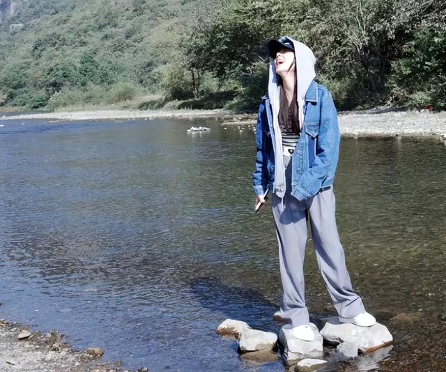 赵今麦|四小花旦名额已出，赵今麦遗憾落选，晒游玩照片看上去心情非常棒