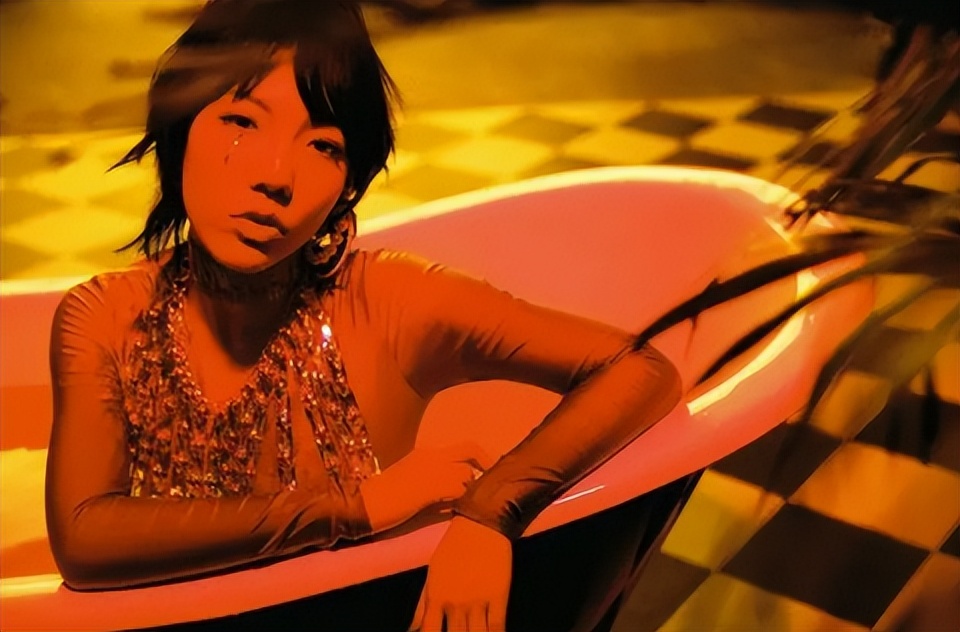 吴莫愁|街头卖艺、卑微求职、卖货求生，这5位过气女星如今有多窘？