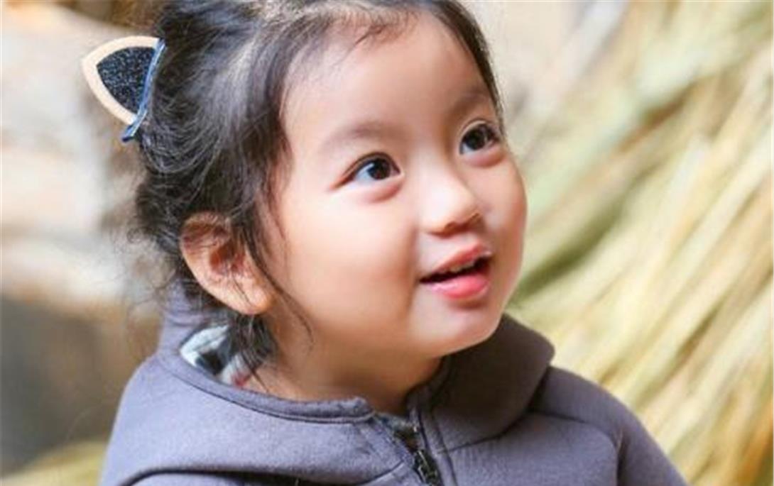 阿拉蕾|还记得被父母过度消费的阿拉蕾吗？如今才9岁，眼里已经没有光了