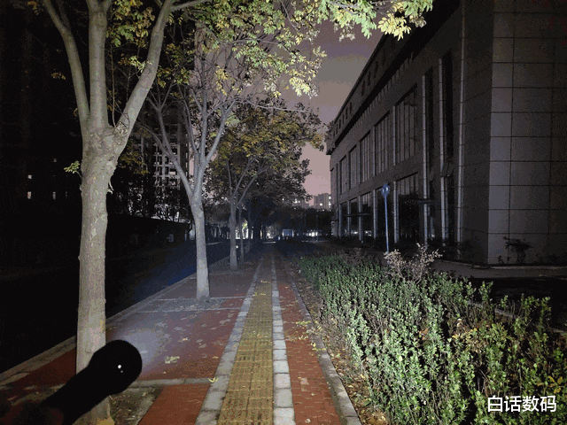 电池|远泛兼顾，既可把玩也具实用！迈特明酷FW3白激光+泛光手电体验