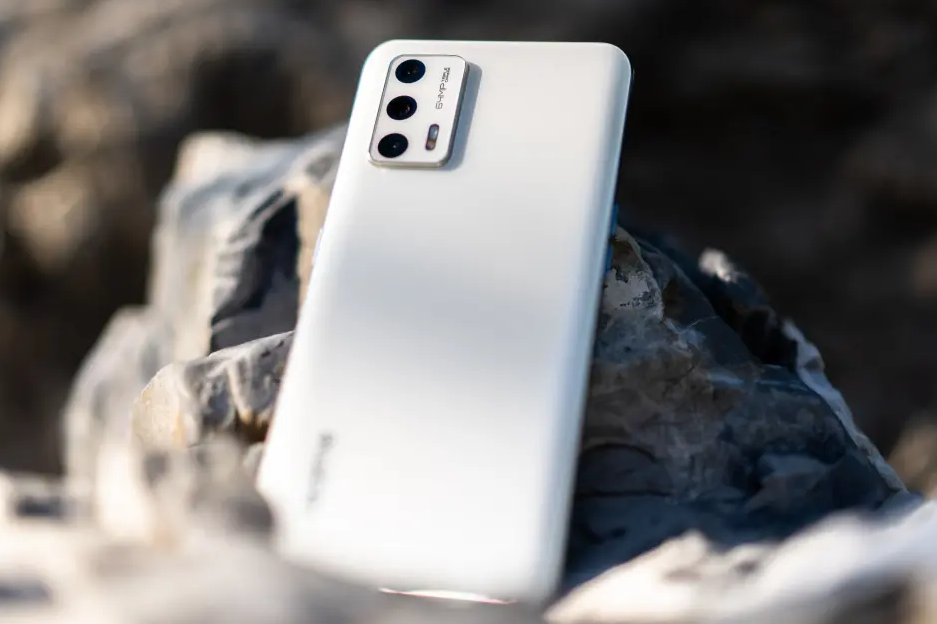 iqoo|买手机不要盲目跟风，这三款千元机几乎零差评，内行人的最爱！