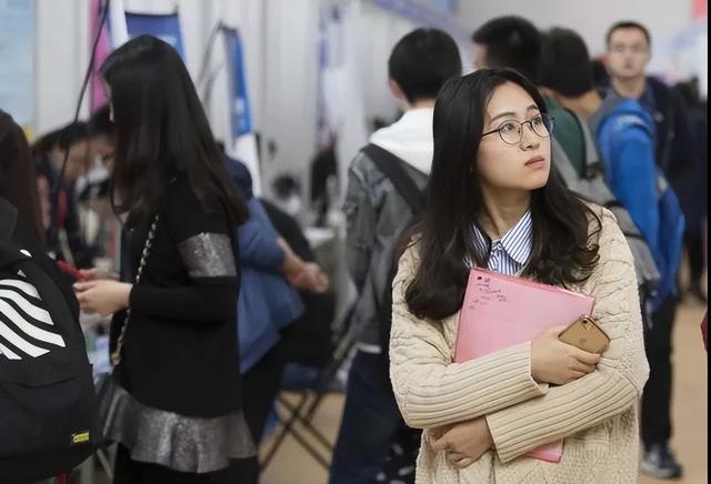 求职|学生会副主席求职太“自负”,遭HR无声拒绝:“一手好牌打稀烂”