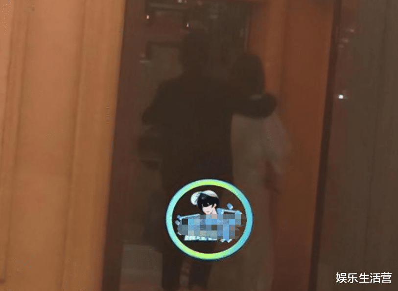 向佐|郭碧婷坐月子，向佐被曝出轨美女，搂肩回房显亲密，向太：是合作