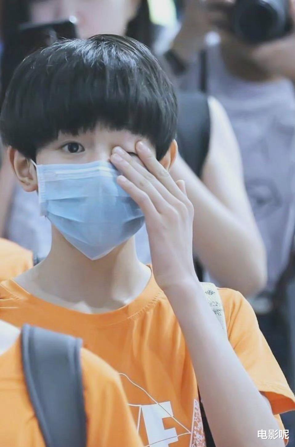 王源|王源分享春日随拍，造型稚嫩仿佛回到15岁，粉丝直呼王源永远年轻