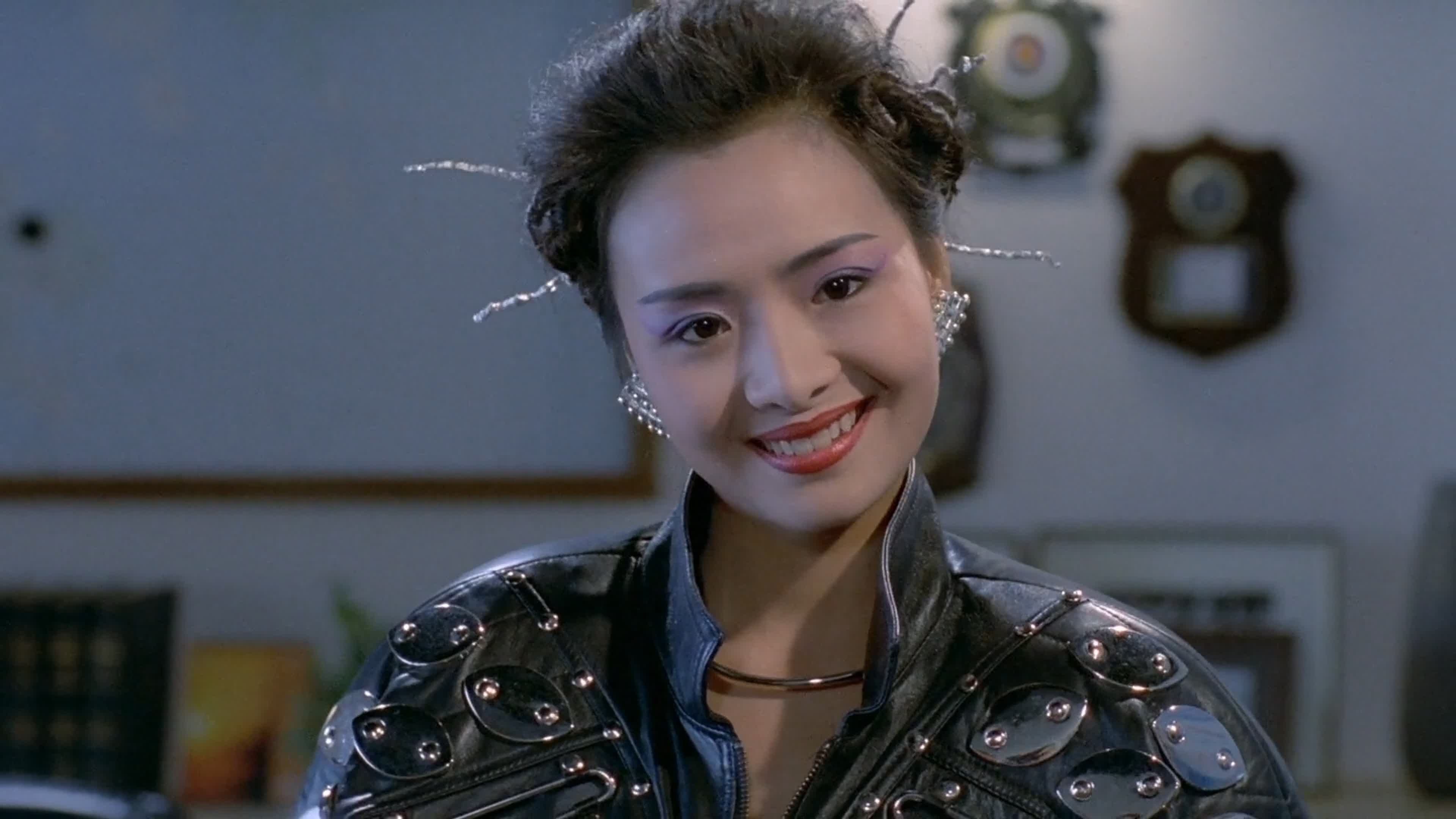 姐姐|叶子楣变身女机器人,美女三人组打败邪恶机器人,科幻片女机器人