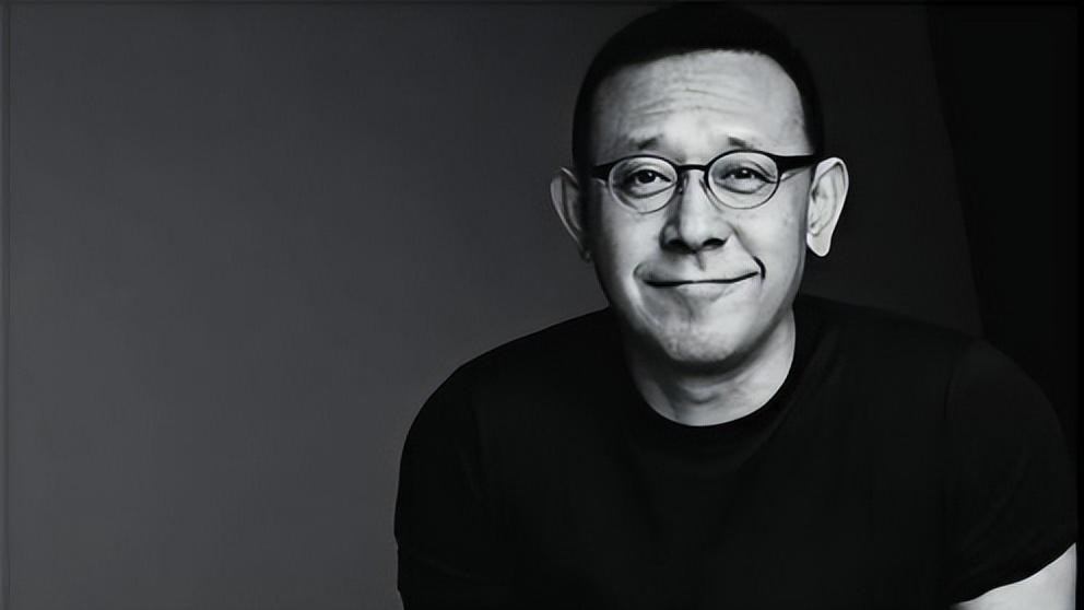 姜文|痴恋过刘晓庆、深爱过宁静，姜文为何转身娶了平平无奇的周韵？