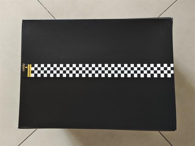 超速|邀赏:真我Q5手机,戴上头盔踩油门,千元机里的超速玩家