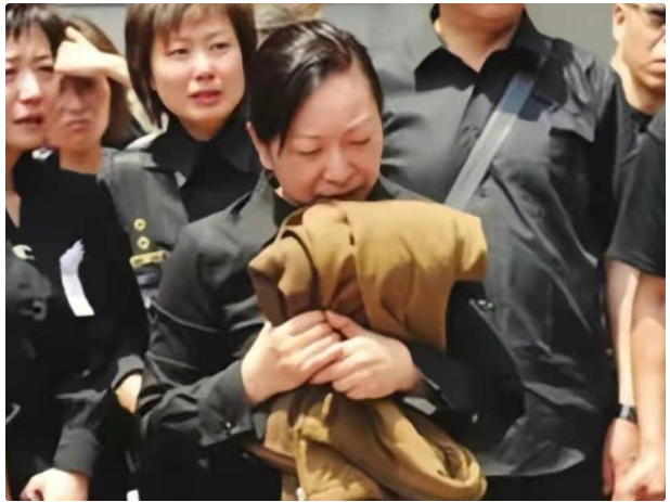 罗京|罗京离世13年,为他哭到昏厥的妻子改嫁富商,生母至今不知死讯