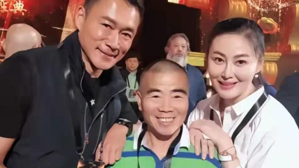 王思懿|52岁王思懿晒合照！武松武大郎潘金莲罕同框，女方模样大变认不出