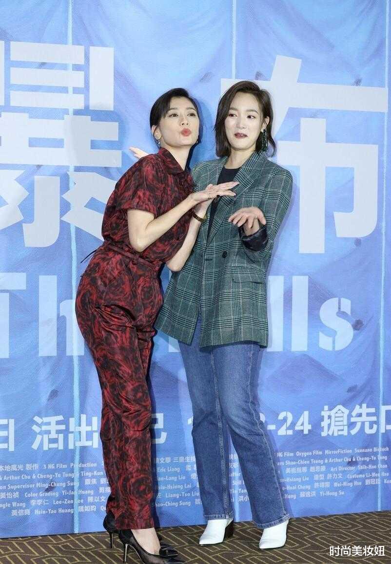 连体裤 贾静雯穿衣真“时髦”，酒红色连体裤配低马尾，高级感满分