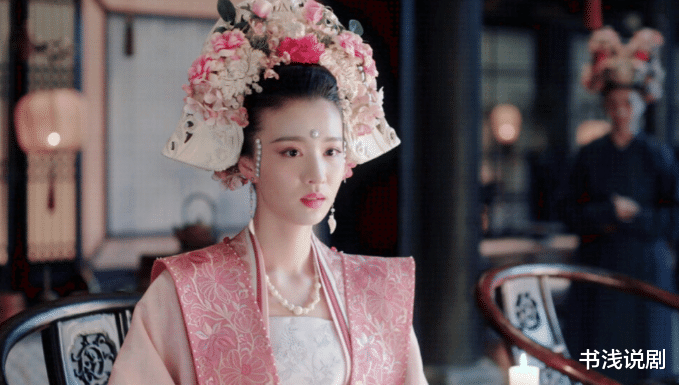 赵露思|让45岁曾黎演妈,28岁热巴演姐,赵露思的“幼感”凭啥这么狂?