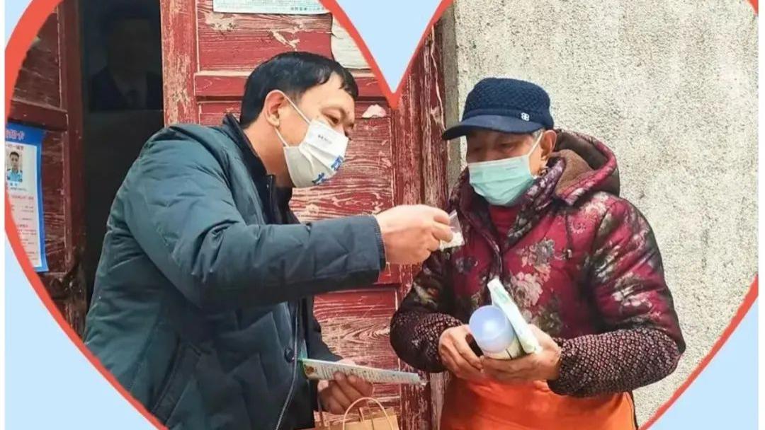 敲门行动，把党的温暖贯通到家庭的最后一步